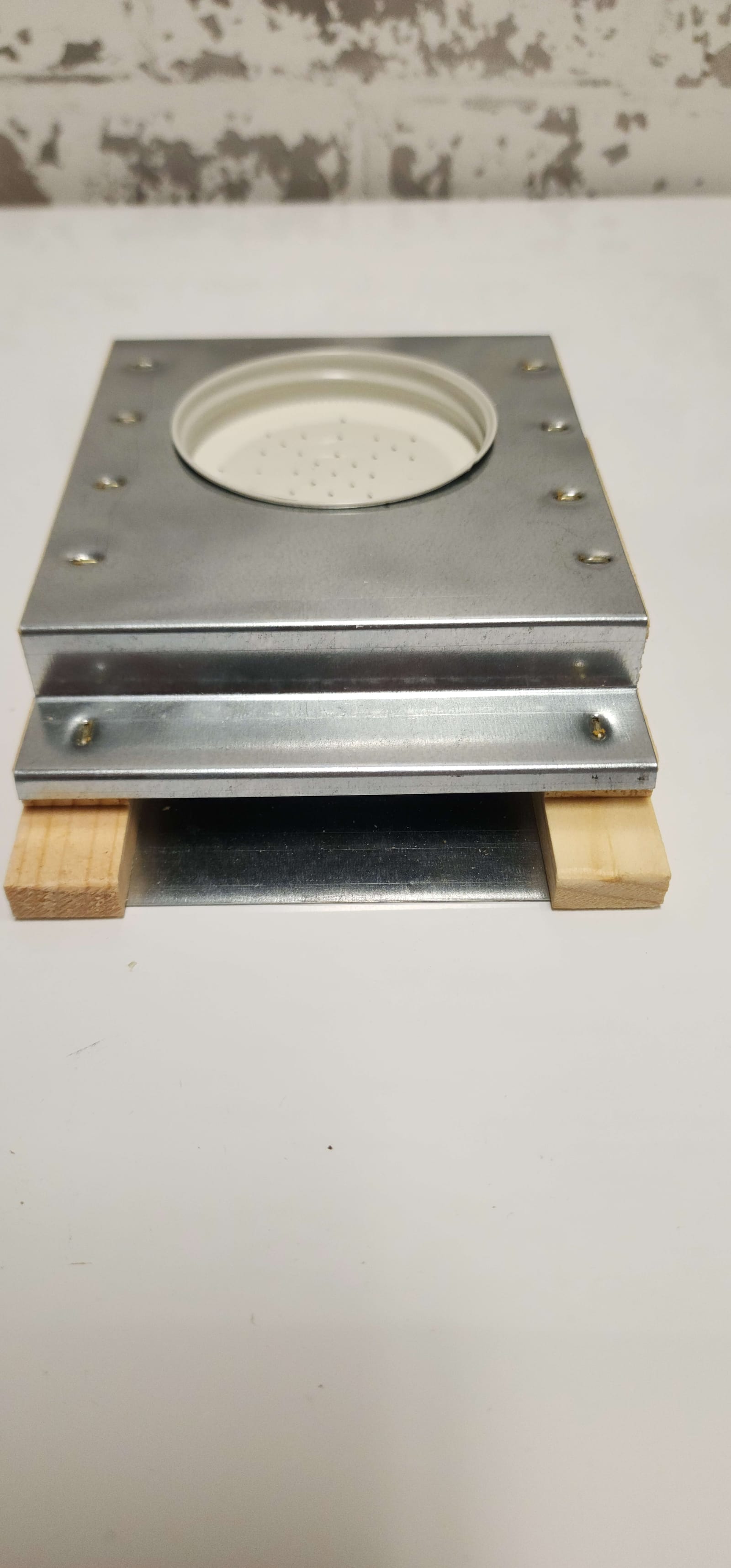 Entrance Feeder — view 3