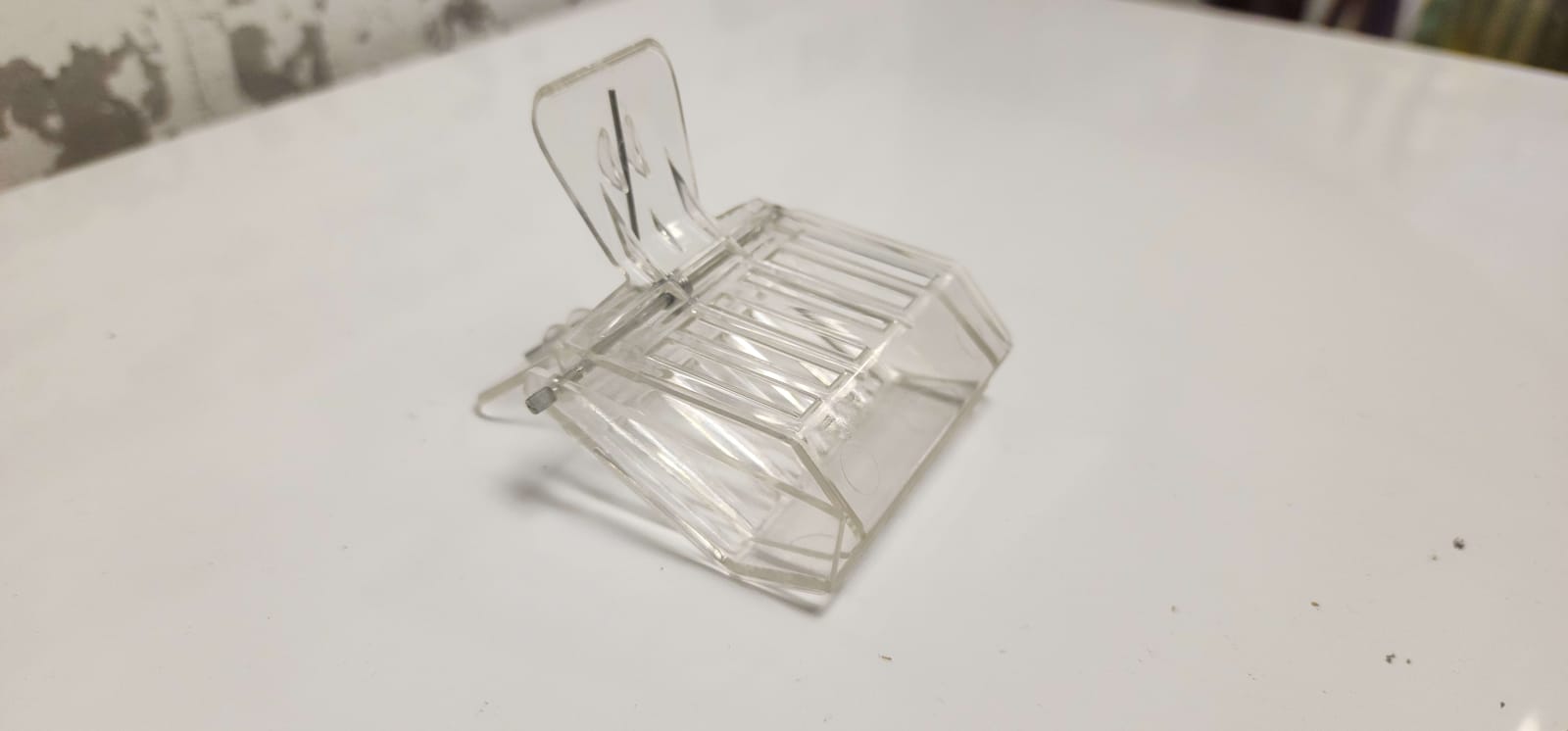 Queen Clip Plastic — view 2