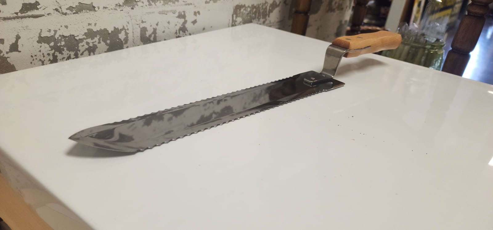 Serrated Uncapping Knife
