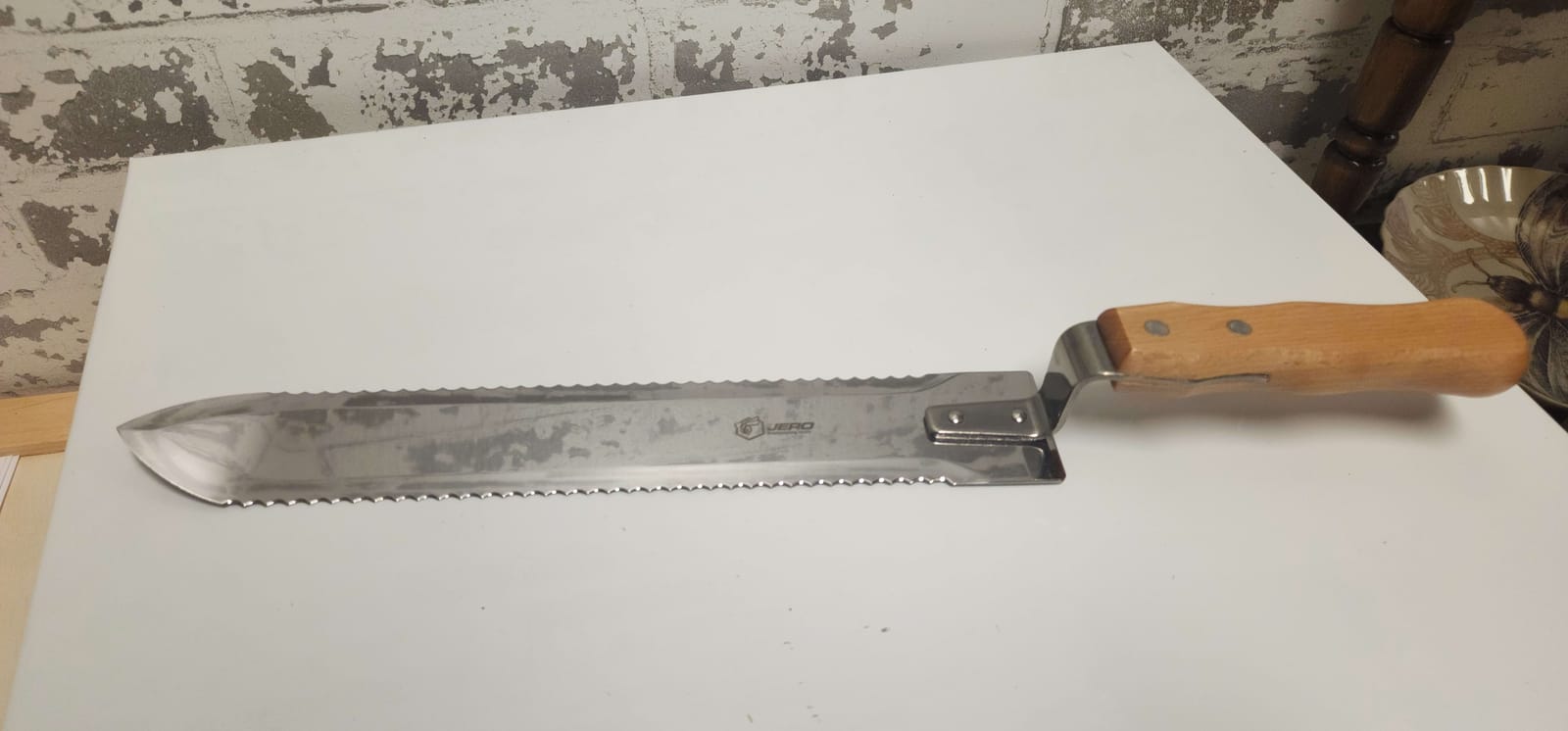 Serrated Uncapping Knife — view 3